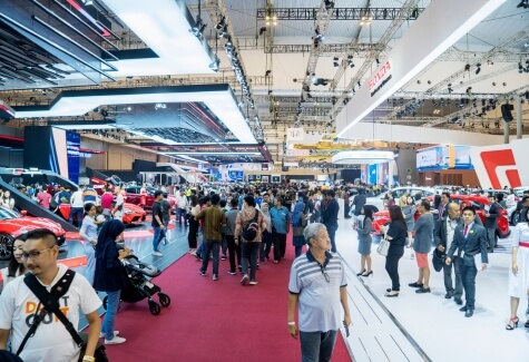 iias trade fair exhibition hall crowded