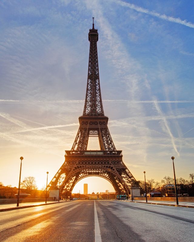 iconic eiffel tower paris